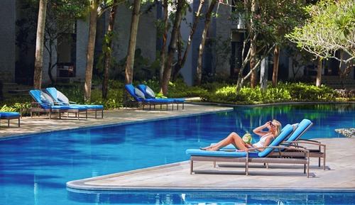 Suite, 1 King Bed, Pool View