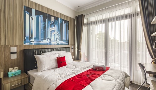 Deluxe Room (Reddoorz)