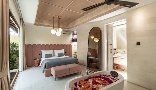 Royal One Bedroom Villa with Private Pool & Bathtub