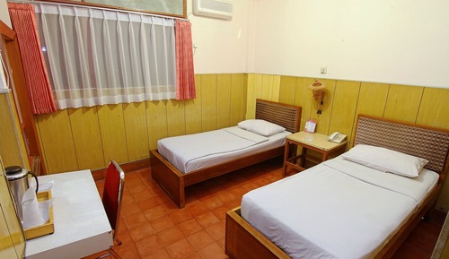 Economy Room