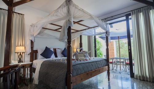 Suite Room Queen Bed with Garden View