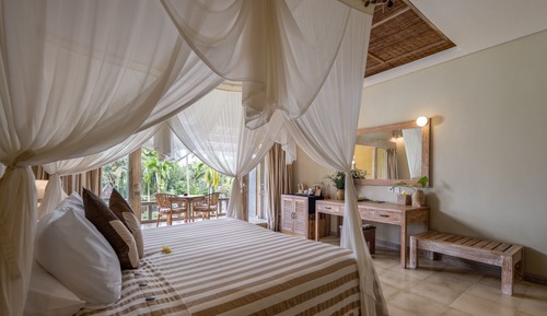 Room, Lanai