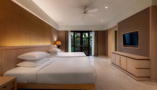 Suite, 2 Twin Beds, Kitchenette, Pool View
