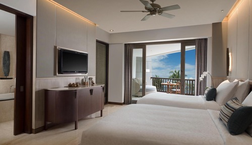 Deluxe Room, 2 Twin Beds, Balcony, Pool View