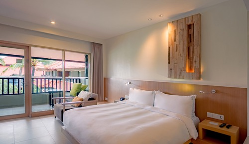 Premium Room, 1 King Bed, Pool View