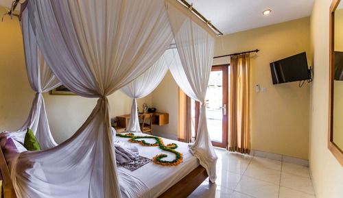 Suite, Pool View
