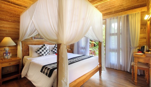 Deluxe Wooden House Classic