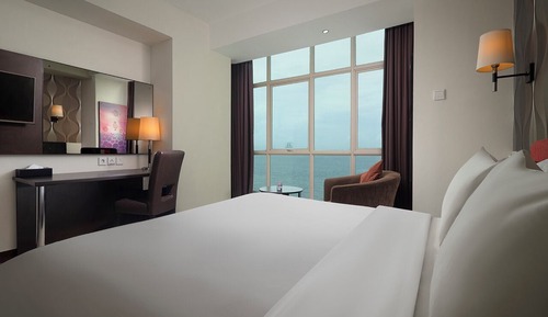 Deluxe Room, 1 Queen Bed, Non Smoking, City View