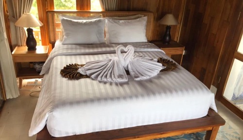 Deluxe Double Room, 1 Queen Bed, Balcony, Hill View