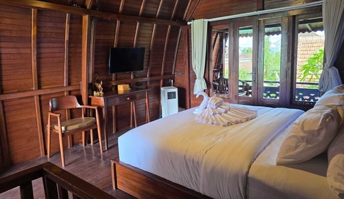 Deluxe Suite, Pool View