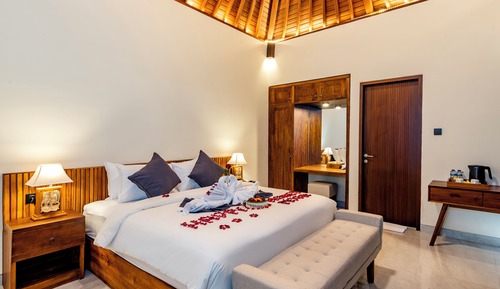 Luxury Suite, 1 King Bed, Private Pool, Garden View