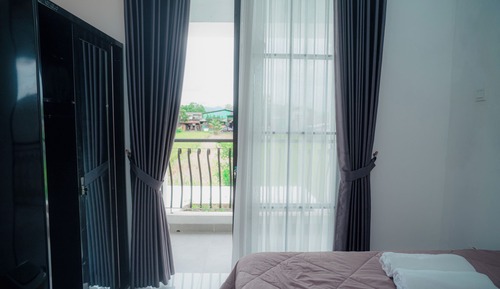 Comfort House, Garden View