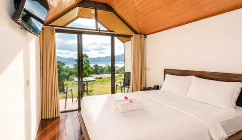 Deluxe Cabin, Lake View