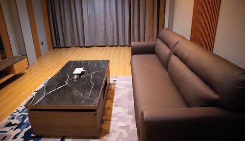 EXECUTIVE SUITE