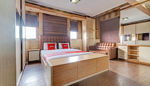 Deluxe Studio