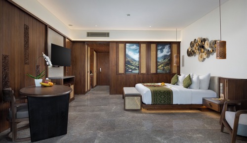 Luxury Suite King Garden View