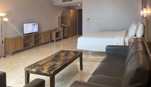 Junior Single Room, 1 Queen Bed
