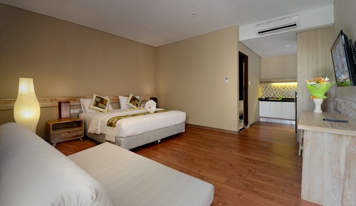 Premier Room (Pool or Garden View)