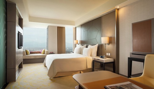 Premium Room, 1 King Bed, Club Lounge Access