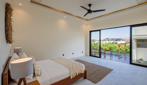 Standard Studio, Garden View