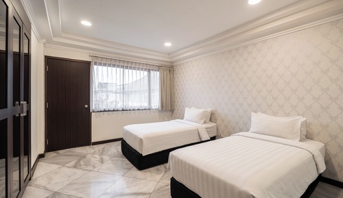 Family Room, Balcony