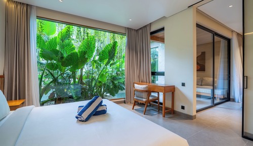 Deluxe Apartment, Poolside