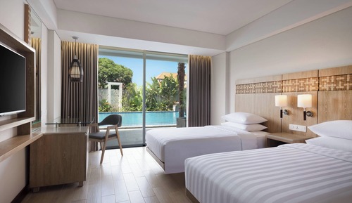 Room, 2 Twin Beds, Poolside