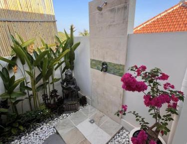 Villa with Garden View