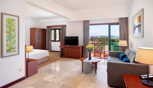 Deluxe King Suite