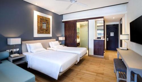 Deluxe King Room with Pool View