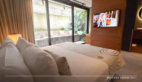 Deluxe Double or Twin Room with Pool Access