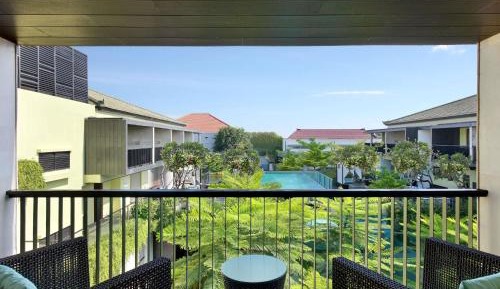 Deluxe Twin Room with Balcony and Pool View