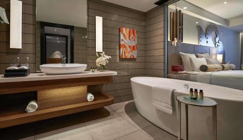 Grand Deluxe King Room