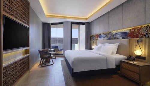 Deluxe King Room with Balcony