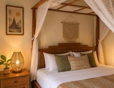 Standard Double Room with Shared Bathroom