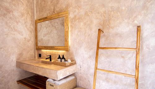 Deluxe Hillside Room