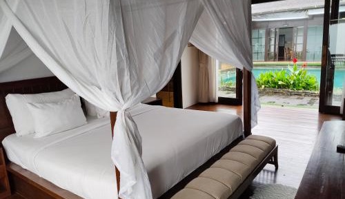 Suite with Mountain View
