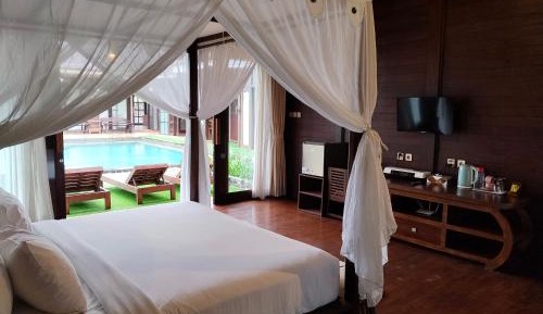 Double Room with Pool View