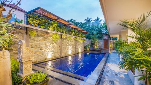 Suite with Pool View