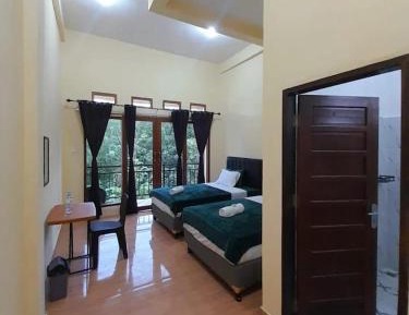 Double or Twin Room with Private Bathroom