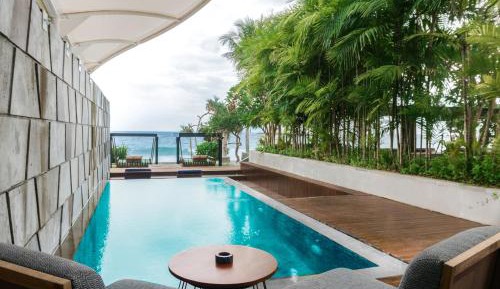 Oceanfront Suite with Infinity Pool
