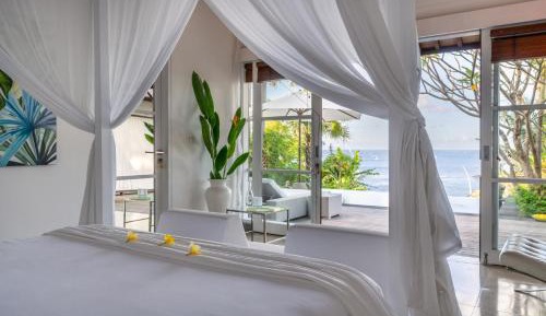 Sea Villa - The Ultimate Shunyata Experience with 14m Infinity Pool · Air Conditioned Living Dining Pavillion with Panoramatic Ocean View