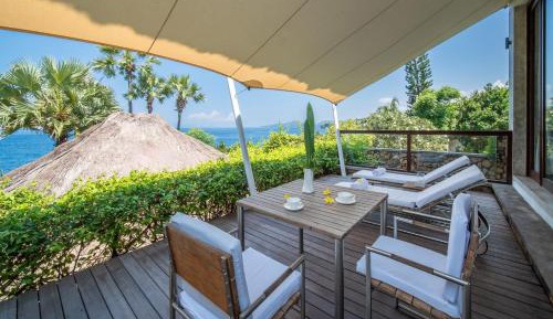 Sunshine Suite – Sunlit Serenity with Sea View and just steps from the 36 m Infinity Pool