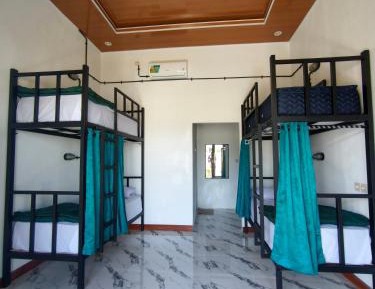 Single Bed in Mixed Dormitory Room