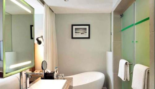 Junior Heritage Suite with Free Benefit