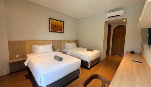 Twin Room with Balcony