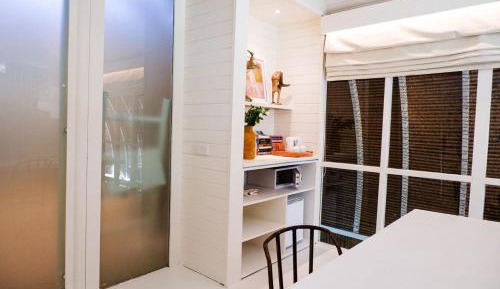 Les Fauves Cabana Room