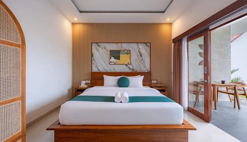 Suite with Pool View
