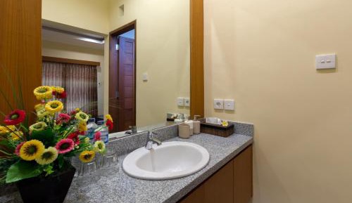 Suite with Pool View