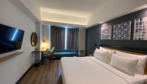 Deluxe Queen Room